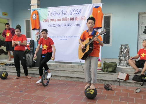 Khac Hung: De l'autisme au Record Guinness - ảnh 1