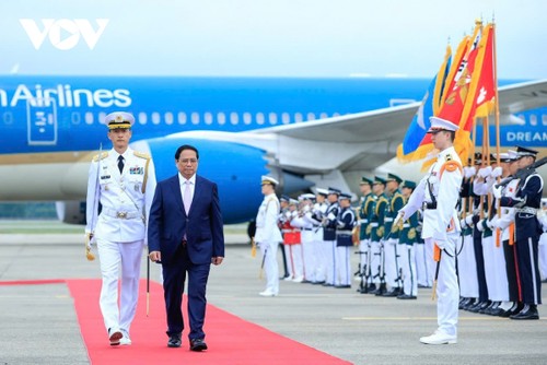 Cérémonie d’accueil officielle en l’honneur de Pham Minh Chinh à Séoul - ảnh 2