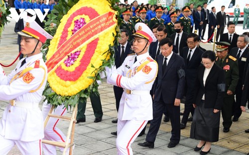 Visites de condoléances à la mémoire du secrétaire général Nguyên Phu Trong - ảnh 9