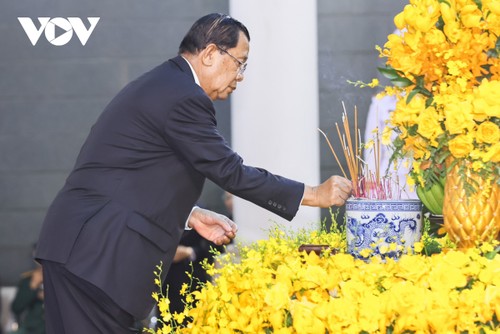 Visites de condoléances à la mémoire du secrétaire général Nguyên Phu Trong - ảnh 10