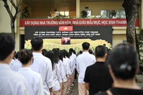 Visites de condoléances à la mémoire du secrétaire général Nguyên Phu Trong - ảnh 7