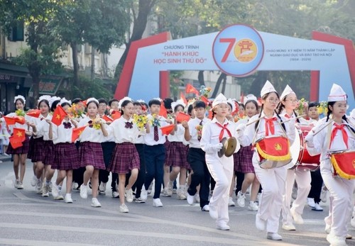 Marche des élèves de la capitale - ảnh 10