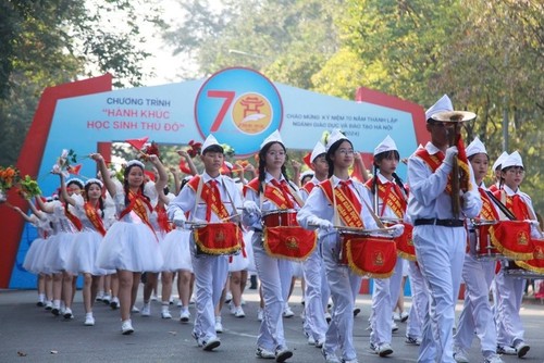 Marche des élèves de la capitale - ảnh 3