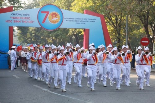 Marche des élèves de la capitale - ảnh 4