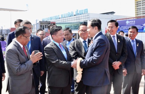 Trân Thanh Mân termine sa visite officielle au Cambodge et sa participation à différentes conférences - ảnh 2