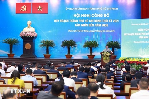 Le Premier ministre assiste à une conférence sur la planification de Hô Chi Minh-ville pour la période 2021-2030 - ảnh 2