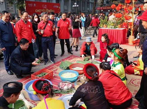 Hanoï: des cadeaux du Têt pour 2.000 personnes dans le besoin - ảnh 1