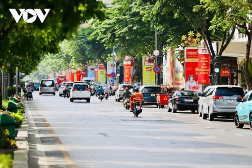 Hô Chi Minh-ville se fait belle pour célébrer les 50 ans de sa libération - ảnh 4