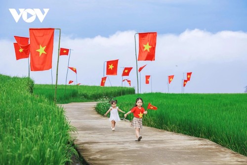Le drapeau rouge à l’étoile d’or et la marche vers l’avenir - ảnh 8