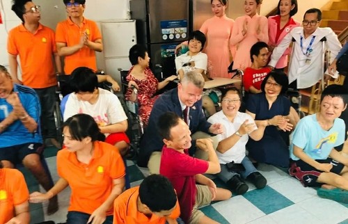 Fête du Roi des Belges: l’ambassadeur Karl Van den Bossche célèbre l’amitié et la coopération entre la Belgique et le Vietnam - ảnh 2