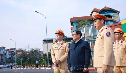 Têt: Pham Minh Chinh souhaite une année nouvelle paisible et sûre sur toutes les routes du pays   - ảnh 1