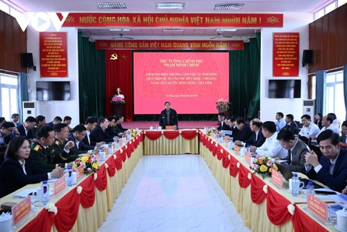 Le Premier ministre appelle à une détermination accrue pour achever les autoroutes Huu Nghi – Chi Lang et Dông Dang – Trà Linh - ảnh 2
