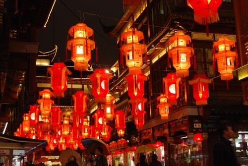 Basking in the glow of a Chinese Lantern Festival - ảnh 1