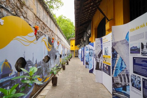 Old Hanoi recreated through exhibition at Hoa Lo Prison Relic - ảnh 1