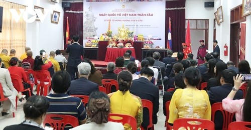 Vietnamese at home, abroad celebrate Hung Kings' Commemoration Day in solemnity - ảnh 12