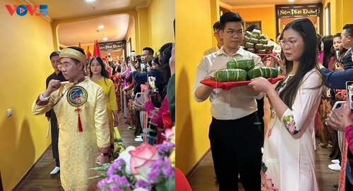 Vietnamese at home, abroad celebrate Hung Kings' Commemoration Day in solemnity - ảnh 15