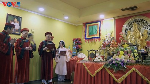 Vietnamese at home, abroad celebrate Hung Kings' Commemoration Day in solemnity - ảnh 16