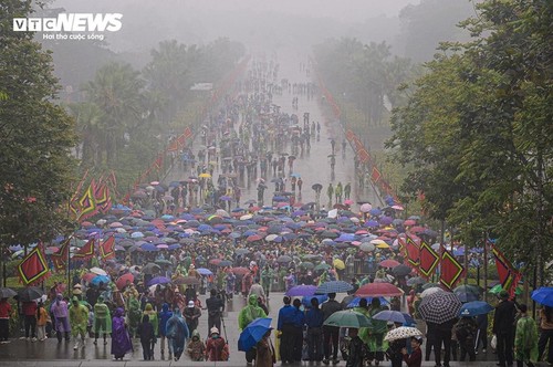 Vietnamese at home, abroad celebrate Hung Kings' Commemoration Day in solemnity - ảnh 3