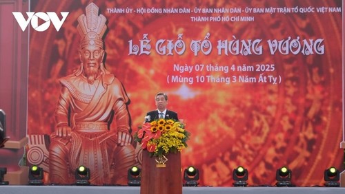 Vietnamese at home, abroad celebrate Hung Kings' Commemoration Day in solemnity - ảnh 7