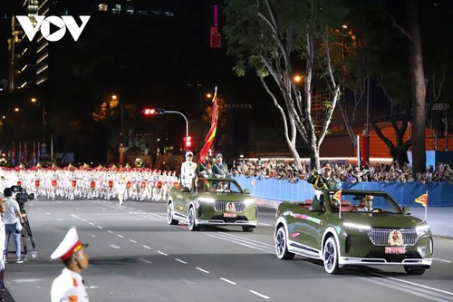  Full-scale rehearsal for National Reunification Day parade - ảnh 1