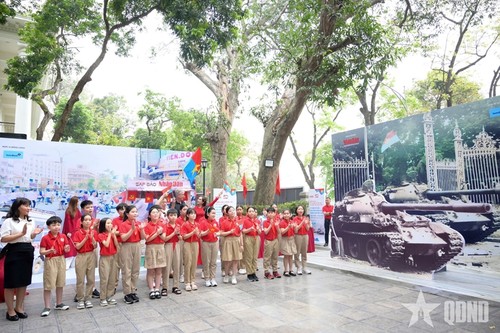 Nhan Dan Newspaper launches communication campaign on Reunification Day - ảnh 1