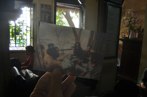 In a prime location, the most budget-friendly cafe in town offers more than drinks - ảnh 3