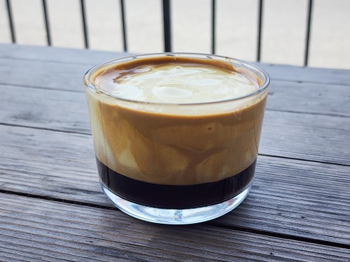 In a prime location, the most budget-friendly cafe in town offers more than drinks - ảnh 2