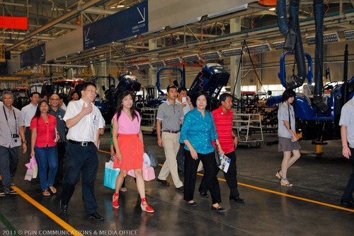 Factory tours take China by storm - ảnh 1