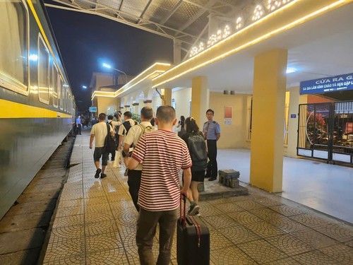 Train tickets for Gia Lam-Nanning now available nationwide - ảnh 1