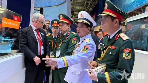 Vietnam attends UK defense exhibition - ảnh 1