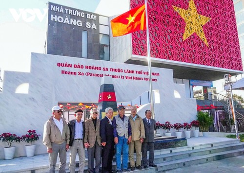 Name plaque of Hoang Sa Special Zone inaugurated at Hoang Sa Exhibition House - ảnh 2
