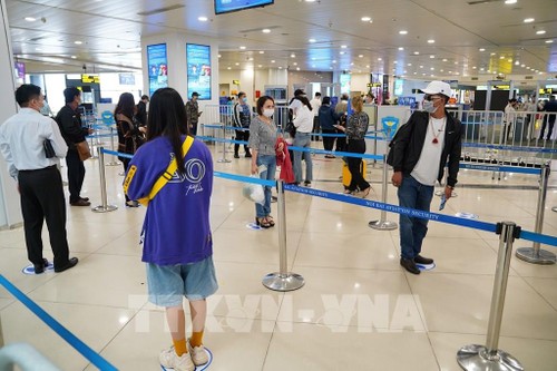 Pers asing menilai bahwa Viet Nam membuktikan keberhasilannya dalam menghadapi pandemi Covid-19 - ảnh 1