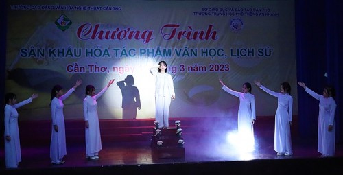 Pelajar Kota Can Tho Bersemangat “Memerankan Tokoh” dalam Karya Sastra dan Sejarah - ảnh 2