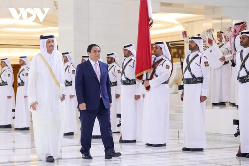 Upacara Penyambutan PM Vietnam Pham Minh Chinh yang Lakukan Kunjungan Resmi di Negara Qatar - ảnh 1