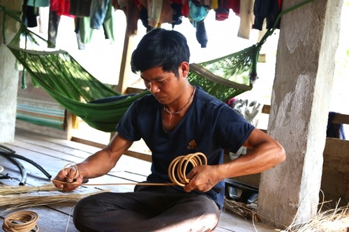 ອ້າຍບ່າວ ໂຮ່ເກັດ ດ້ວຍເຈດຈຳນົງຜ່ານຜ່າຊາຕາກຳເປັນຄົນພິການ - ảnh 1