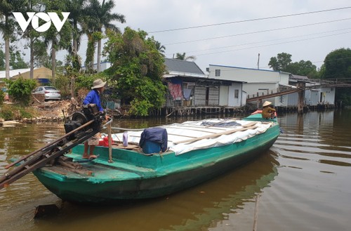 ເຂດທົ່ງພຽງແມ່ນ້ຳຂອງທາງພາກໃຕ້ ຊອກຫາມາດຕະການຕ້ານໄພແຫ້ງແລ້ງ, ນ້ຳເຄັມຊືມເຂົ້າ  - ảnh 2