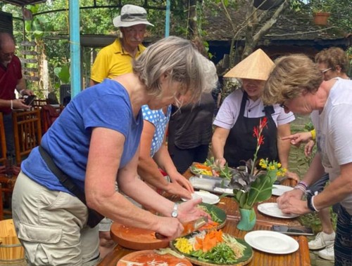 ນຳ ເຫ້ວ ໃຫ້ກາຍເປັນສະຖານທີ່ທ່ອງທ່ຽວສີຂຽວ - ảnh 2