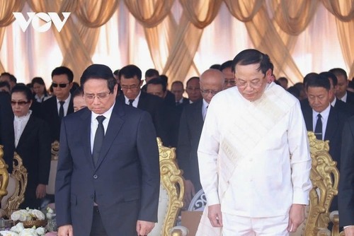 ພິທີໄວ້ອາໄລທ່ານອະດີດປະທານປະເທດ ລາວ ຄຳໄຕ ສີພັນດອນ ຢູ່ ວຽງຈັນ - ảnh 10