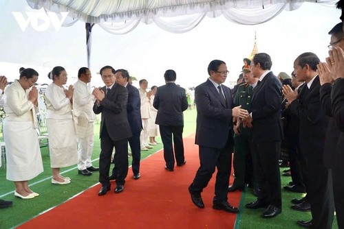 ພິທີໄວ້ອາໄລທ່ານອະດີດປະທານປະເທດ ລາວ ຄຳໄຕ ສີພັນດອນ ຢູ່ ວຽງຈັນ - ảnh 13