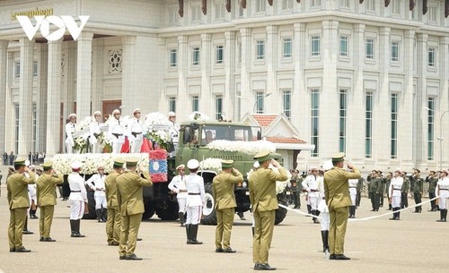 ພິທີໄວ້ອາໄລທ່ານອະດີດປະທານປະເທດ ລາວ ຄຳໄຕ ສີພັນດອນ ຢູ່ ວຽງຈັນ - ảnh 1