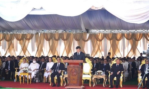 ພິທີໄວ້ອາໄລທ່ານອະດີດປະທານປະເທດ ລາວ ຄຳໄຕ ສີພັນດອນ ຢູ່ ວຽງຈັນ - ảnh 8