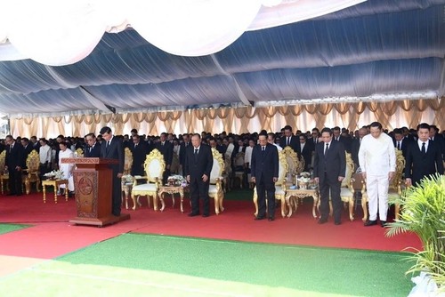 ພິທີໄວ້ອາໄລທ່ານອະດີດປະທານປະເທດ ລາວ ຄຳໄຕ ສີພັນດອນ ຢູ່ ວຽງຈັນ - ảnh 9