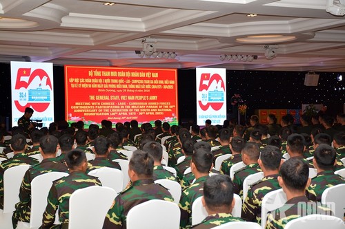 ການ​ນຳ​ກອງ​ທັບ ຫວຽດ​ນາມ ພົບ​ປະ​ກັບ​ບັນ​ດາ​ຄະ​ນະ​ກອງ​ທັບ​ສາ​ກົນ​ເຂົ້າ​ຮ່ວມ​ການ​ເດີນ​ສວນ​ສະ​ໜາມ​ໃນ​ວັນ​ທີ 30 ເມ​ສາ - ảnh 1