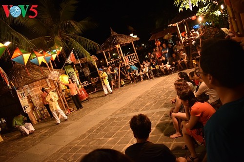 Antiguo barrio de Hoi An preserva valores del arte folklórico “Bai Choi” - ảnh 1