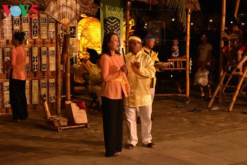 Antiguo barrio de Hoi An preserva valores del arte folklórico “Bai Choi” - ảnh 2