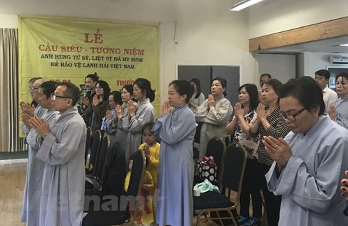 Vietnamitas en Reino Unido celebran réquiem en homenaje a los caídos en mares e islas - ảnh 1