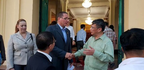 Venezuela insiste en fortalecer relaciones con Vietnam para salvar la economía nacional - ảnh 2