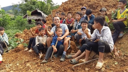 Arquitecto Pham Dinh Quy, maestro honorífico de alumnos étnicos - ảnh 2