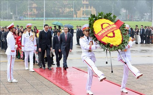 Celebran programa artístico anual para saludar a los vietnamitas en ultramar - ảnh 1