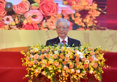 Máximo líder vietnamita: es necesario combinar la fuerza nacional y la de época en la diplomacia popular - ảnh 1